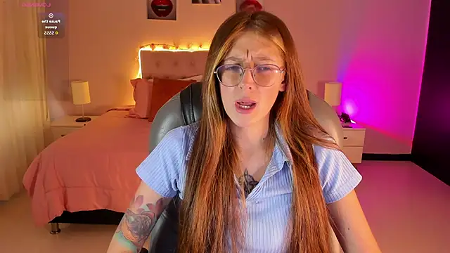 Snapshot of Emily_Warren_ chatting on 03/26/26, 07:19 Emily Warren online show from 03/26/26, 07:19