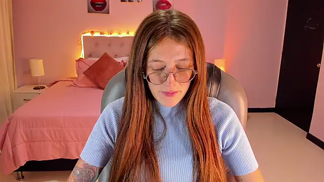 Snapshot of Emily_Warren_ chatting on 03/27/26, 08:30 Emily Warren online show from 03/27/26, 08:30