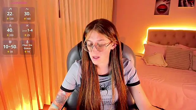 Snapshot of Emily_Warren_ chatting on 04/01/26, 08:17 Emily Warren online show from 04/01/26, 08:17