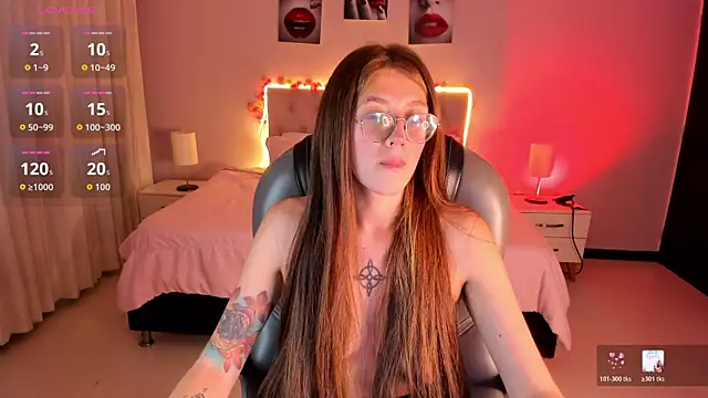 Snapshot of Emily_Warren_ chatting on 04/07/26, 09:26 Emily Warren online show from 04/07/26, 09:26