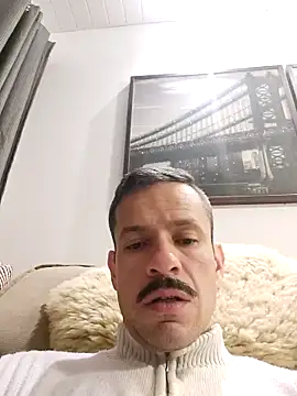 juniortche1313 online show from 10/22/25, 02:12