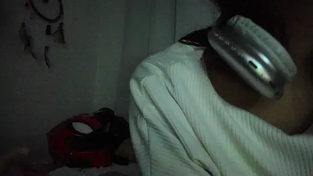 Snapshot of Melodymoore_ chatting on 06/27/26, 05:45 Melodymoore online show from 06/27/26, 05:45