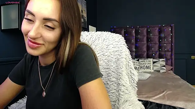 Snapshot of JenniferStone chatting on 08/01/26, 08:24 JenniferStone online show from 08/01/26, 08:24