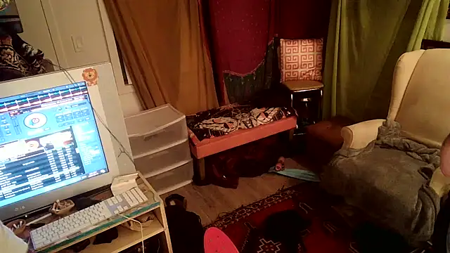 Snapshot of Foxxyhoneypott chatting on 03/15/25, 12:34 Foxxyhoneypott online show from 03/15/25, 12:34