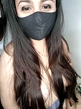 Snapshot of neha_rohan12 chatting on 11/14/25, 07:23 neha rohan12 online show from 11/14/25, 07:23