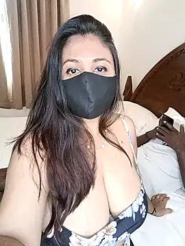 Snapshot of neha_rohan12 chatting on 11/28/25, 11:13 neha rohan12 online show from 11/28/25, 11:13