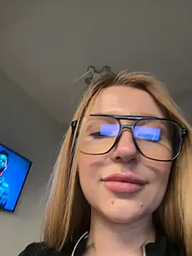 EvaBrooklyn online show from 02/28/25, 04:20