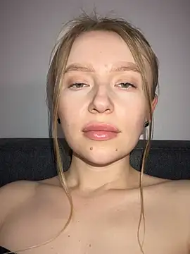 EvaBrooklyn online show from 03/10/25, 04:46