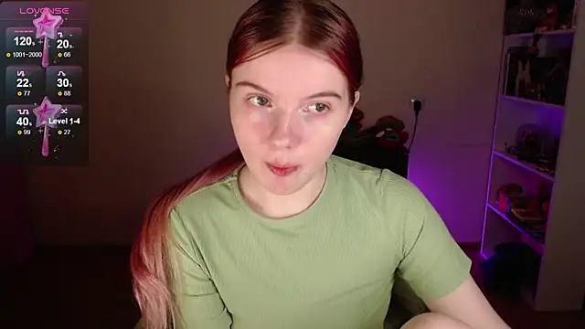 Strawberry juli online show from 12/21/25, 12:01