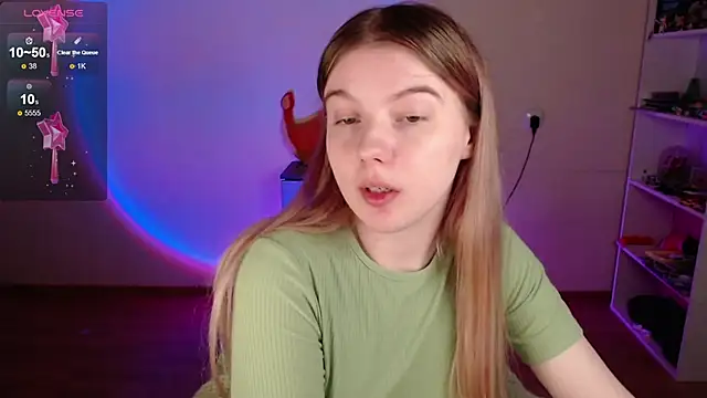 Strawberry juli online show from 04/11/26, 07:45