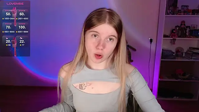 Strawberry juli online show from 05/11/26, 04:04