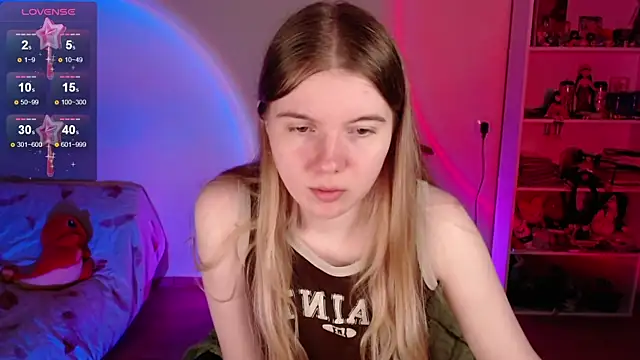 Strawberry juli online show from 05/22/26, 03:57