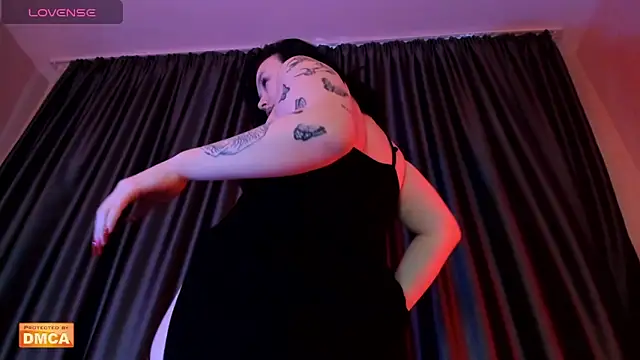 Snapshot of ElliSweetTease chatting on 03/06/25, 01:37 ElliSweetTease online show from 03/06/25, 01:37