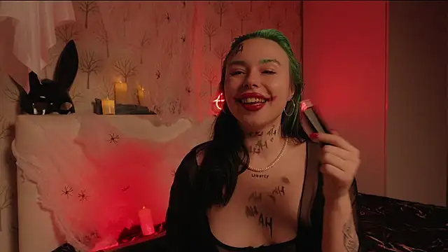 Snapshot of ElliSweetTease chatting on 10/31/25, 05:30 ElliSweetTease online show from 10/31/25, 05:30