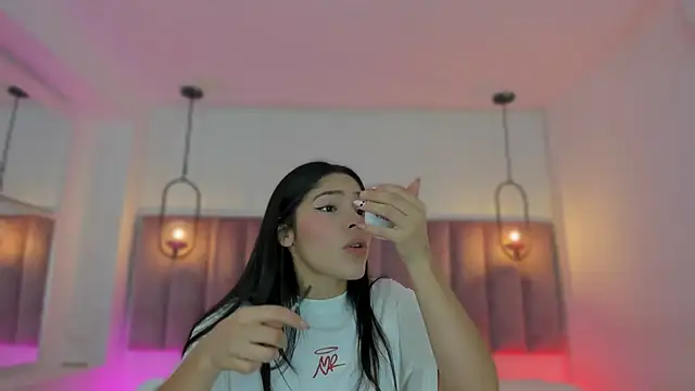 Snapshot of Haily_b chatting on 12/14/25, 08:13 Haily b online show from 12/14/25, 08:13