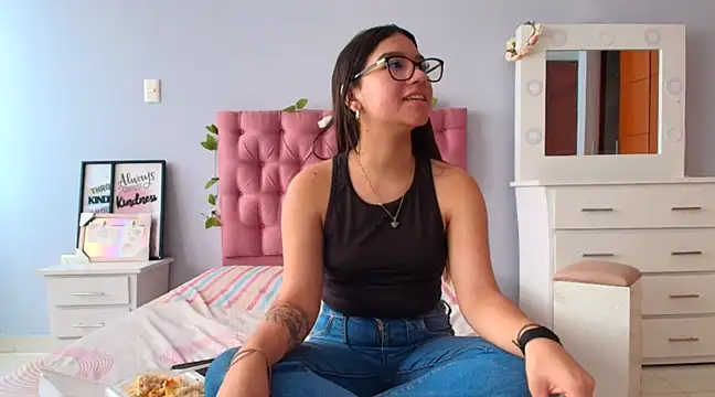 Snapshot of yousweet-Scarett chatting on 03/09/25, 04:22 yousweet-Scarett online show from 03/09/25, 04:22