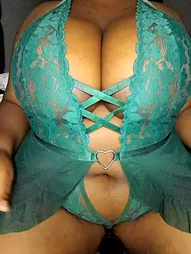 Snapshot of wamie12 chatting on 09/29/25, 10:36 wamie12 online show from 09/29/25, 10:36