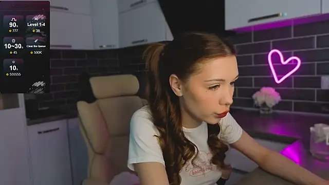 EmmaVictori1 online show from 06/17/26, 07:33