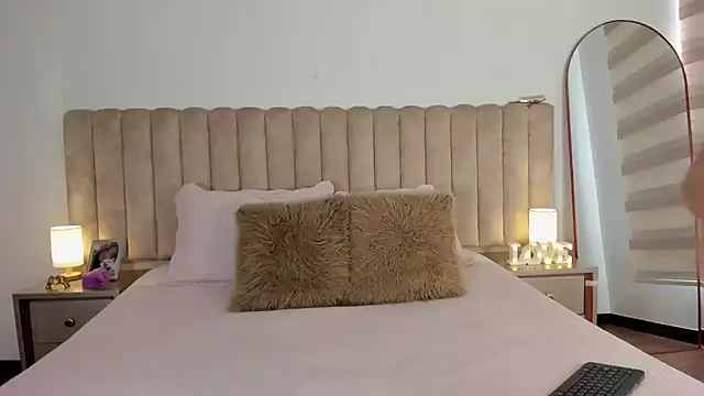 Sophie Restrepo online show from 02/01/26, 05:00