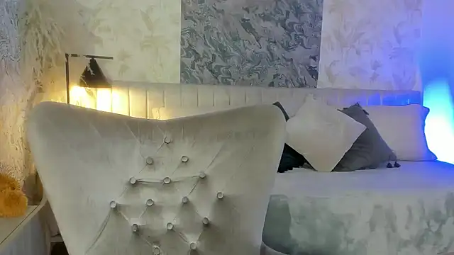 Liannaa  online show from 12/02/25, 07:42