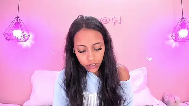 Snapshot of alahia_betancurx chatting on 03/06/25, 12:19 alahia betancurx online show from 03/06/25, 12:19