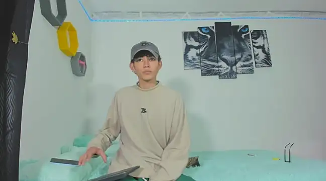 Snapshot of Maxxi_hot23 chatting on 03/02/25, 07:02 Maxxi hot23 online show from 03/02/25, 07:02