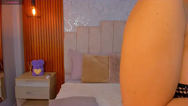 ScarlettWallace online show from 09/20/25, 04:19