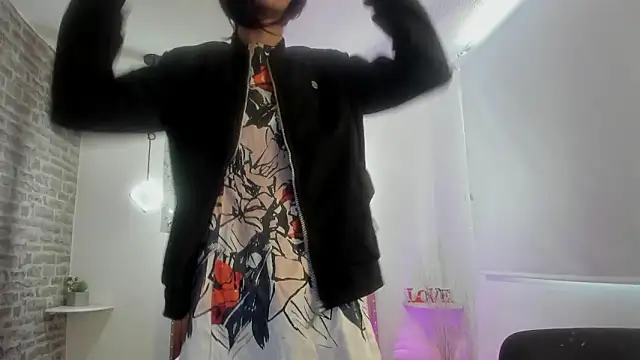 loverisu-coral online show from 03/06/26, 09:22