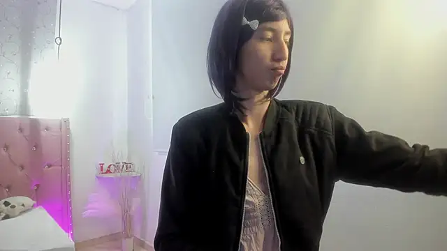 loverisu-coral online show from 03/09/26, 09:41