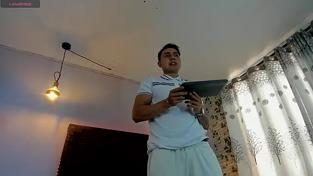 loverisu-coral online show from 03/19/26, 07:51