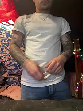 Snapshot of papiVilla23 chatting on 03/16/25, 03:47 papiVilla23 online show from 03/16/25, 03:47