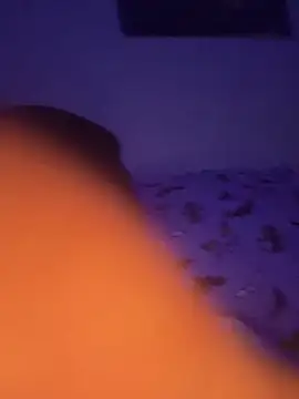 Snapshot of papiVilla23 chatting on 10/04/25, 04:32 papiVilla23 online show from 10/04/25, 04:32