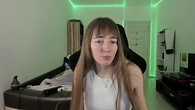 Snapshot of bekkawell chatting on 09/09/25, 11:21 bekkawell online show from 09/09/25, 11:21