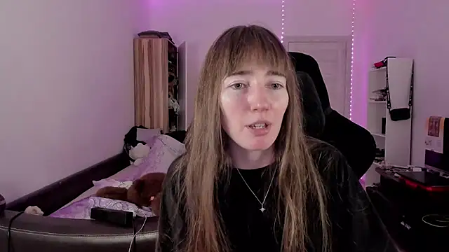 Snapshot of bekkawell chatting on 09/17/25, 04:41 bekkawell online show from 09/17/25, 04:41