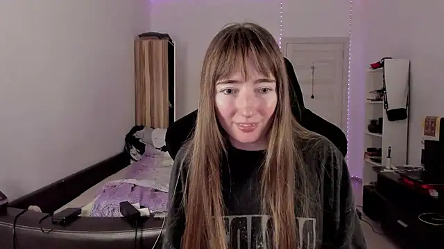 Snapshot of bekkawell chatting on 09/19/25, 06:19 bekkawell online show from 09/19/25, 06:19