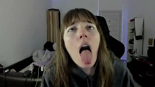 Snapshot of bekkawell chatting on 09/20/25, 05:14 bekkawell online show from 09/20/25, 05:14