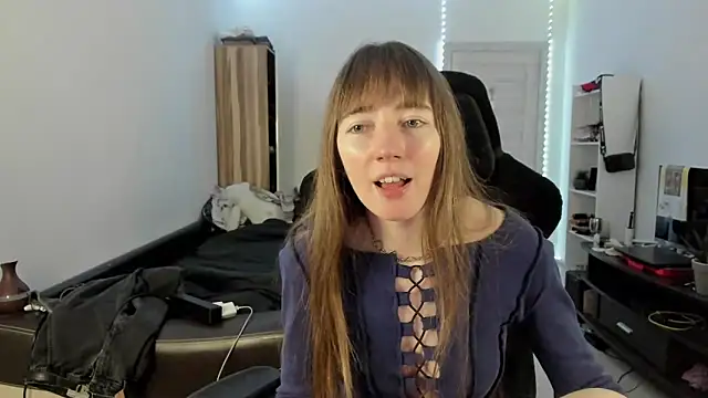 Snapshot of bekkawell chatting on 09/25/25, 12:53 bekkawell online show from 09/25/25, 12:53