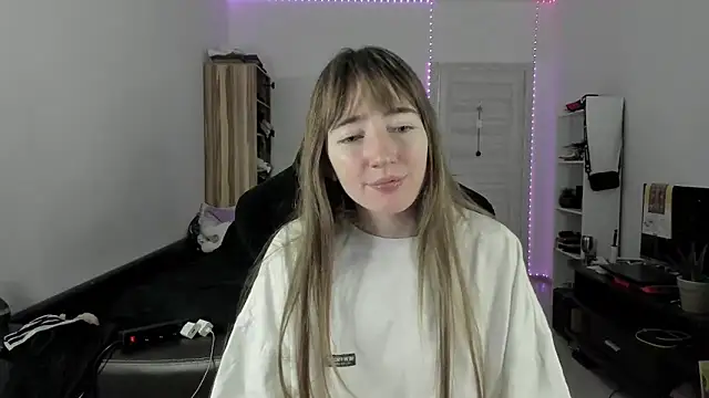 Snapshot of bekkawell chatting on 09/28/25, 03:50 bekkawell online show from 09/28/25, 03:50