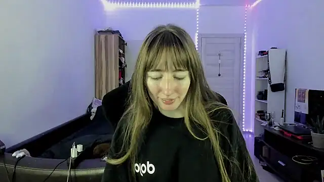 Snapshot of bekkawell chatting on 10/01/25, 04:13 bekkawell online show from 10/01/25, 04:13