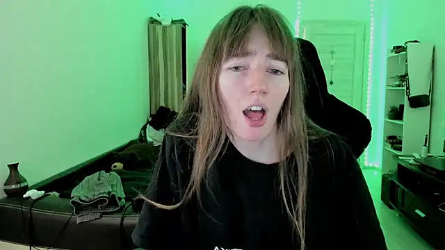 Snapshot of bekkawell chatting on 10/08/25, 09:12 bekkawell online show from 10/08/25, 09:12