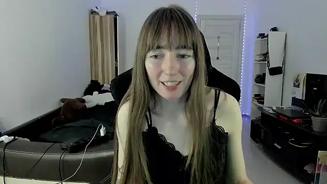 Snapshot of bekkawell chatting on 10/10/25, 05:01 bekkawell online show from 10/10/25, 05:01