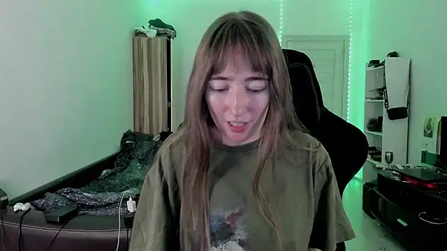 Snapshot of bekkawell chatting on 10/15/25, 03:01 bekkawell online show from 10/15/25, 03:01