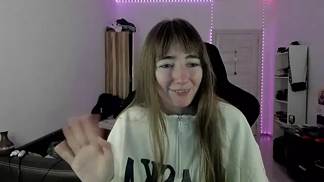 Snapshot of bekkawell chatting on 10/19/25, 05:02 bekkawell online show from 10/19/25, 05:02