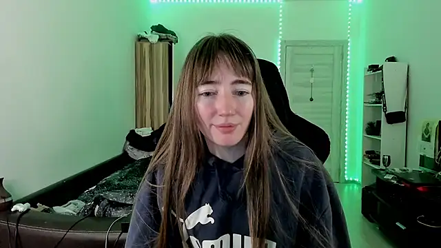 Snapshot of bekkawell chatting on 10/23/25, 06:17 bekkawell online show from 10/23/25, 06:17