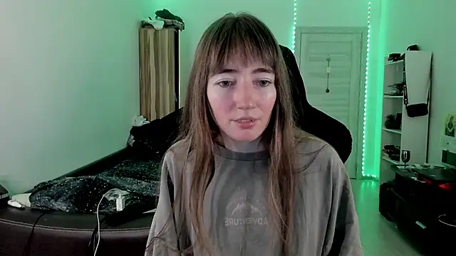 Snapshot of bekkawell chatting on 10/24/25, 04:03 bekkawell online show from 10/24/25, 04:03