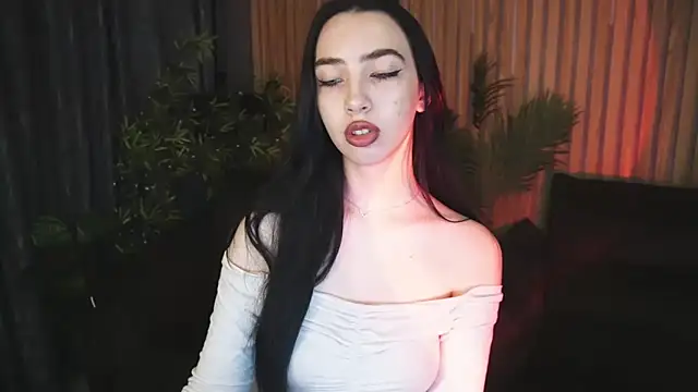 WildKittenX  online show from 11/10/25, 06:45