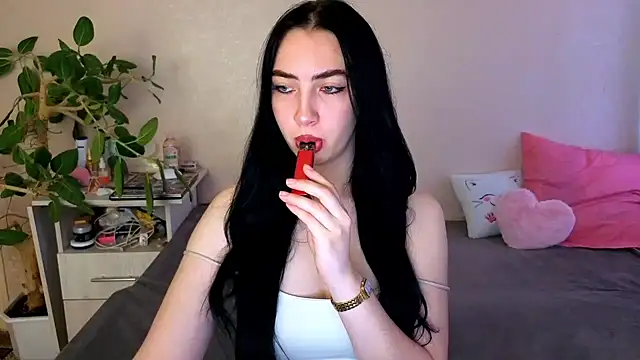 WildKittenX  online show from 06/14/26, 04:03