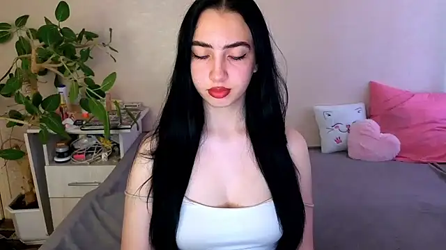 WildKittenX  online show from 06/16/26, 04:15