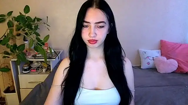 WildKittenX  online show from 06/18/26, 04:02