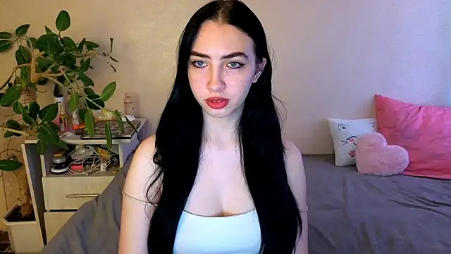 WildKittenX  online show from 06/19/26, 04:06